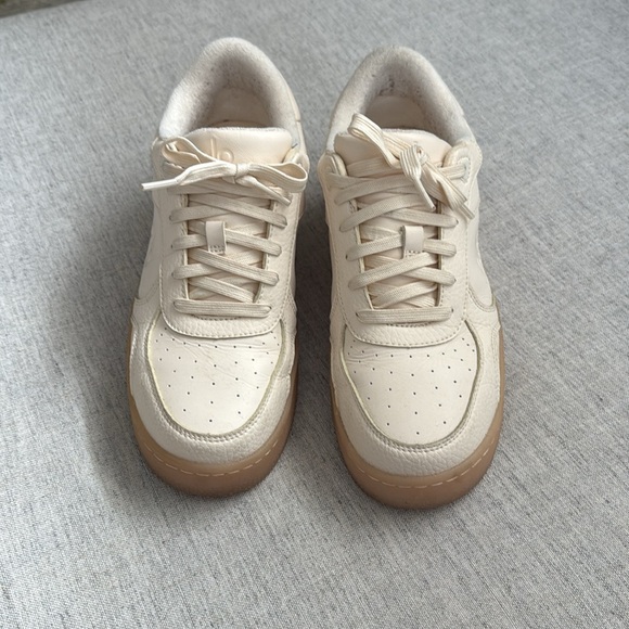 Alo recovery sneakers in clay like new - Picture 3 of 9